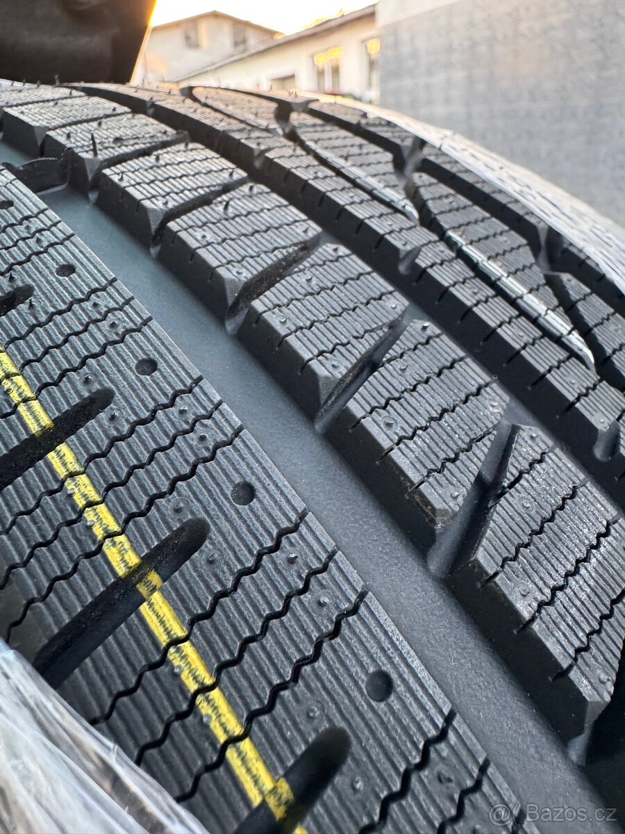 Zimní Pneu 235/55 R18