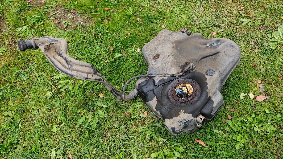 Palivová nádrž Škoda Octavia 2