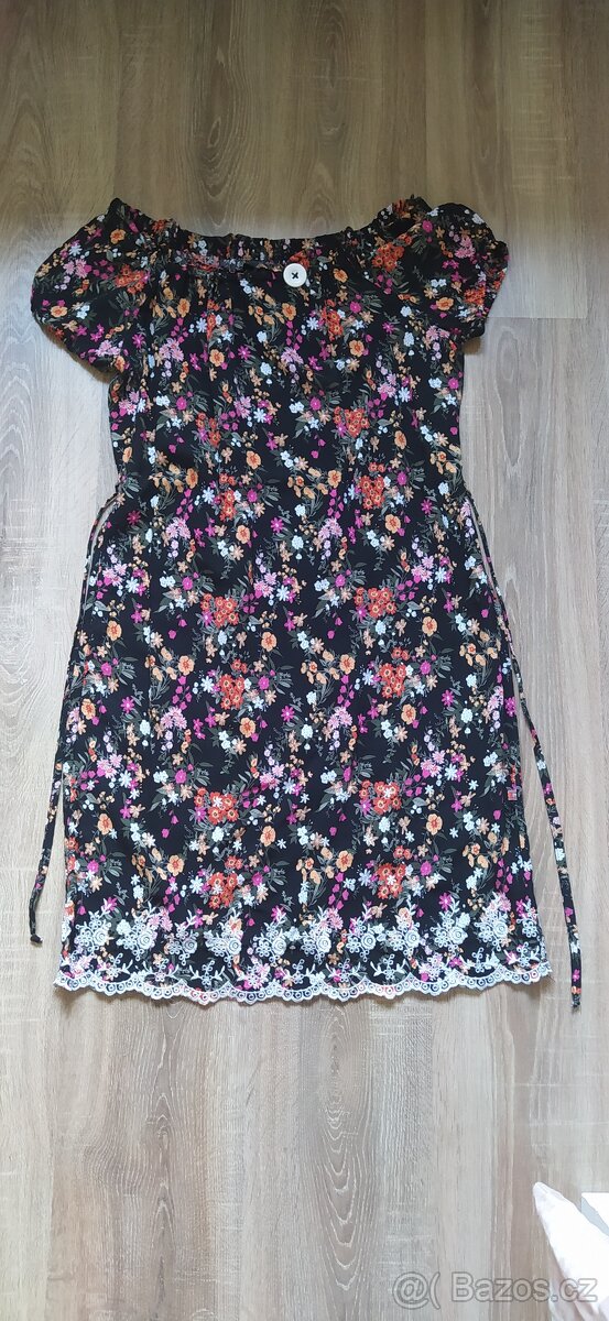 Nové šaty značky Atomrat