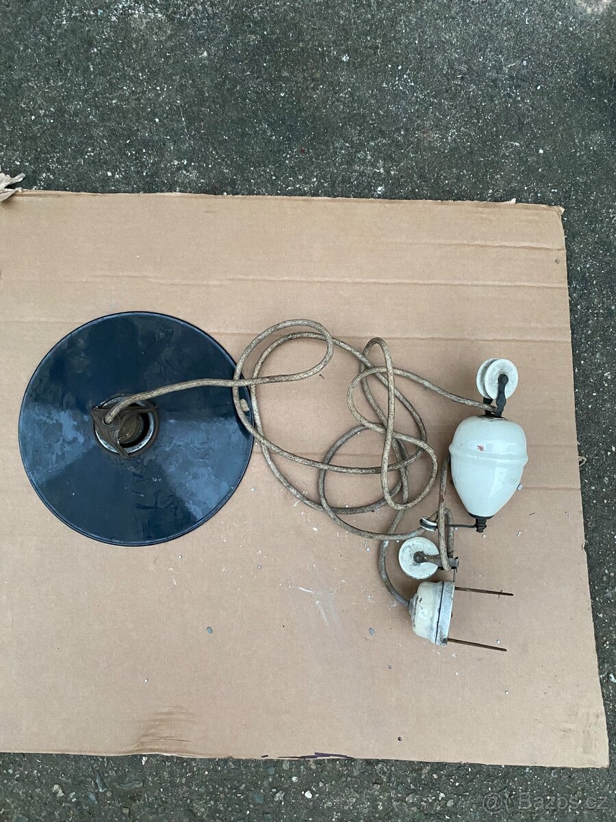 Staré závěsné světlo