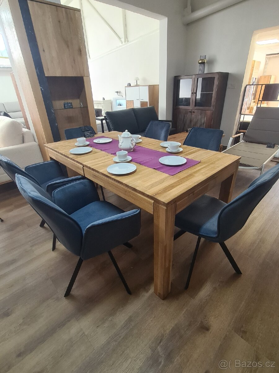 Jídelní stůl z masivu