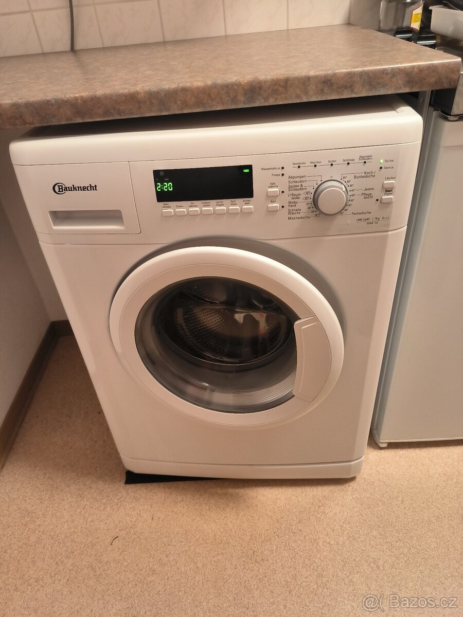 Bytový nábytek, pračka, postele , gauče , stolky , televize