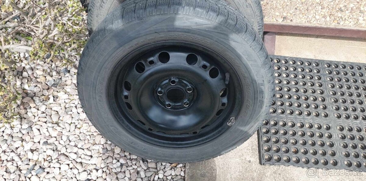 Zimní pneumatiky a plechové disky škoda fabia
