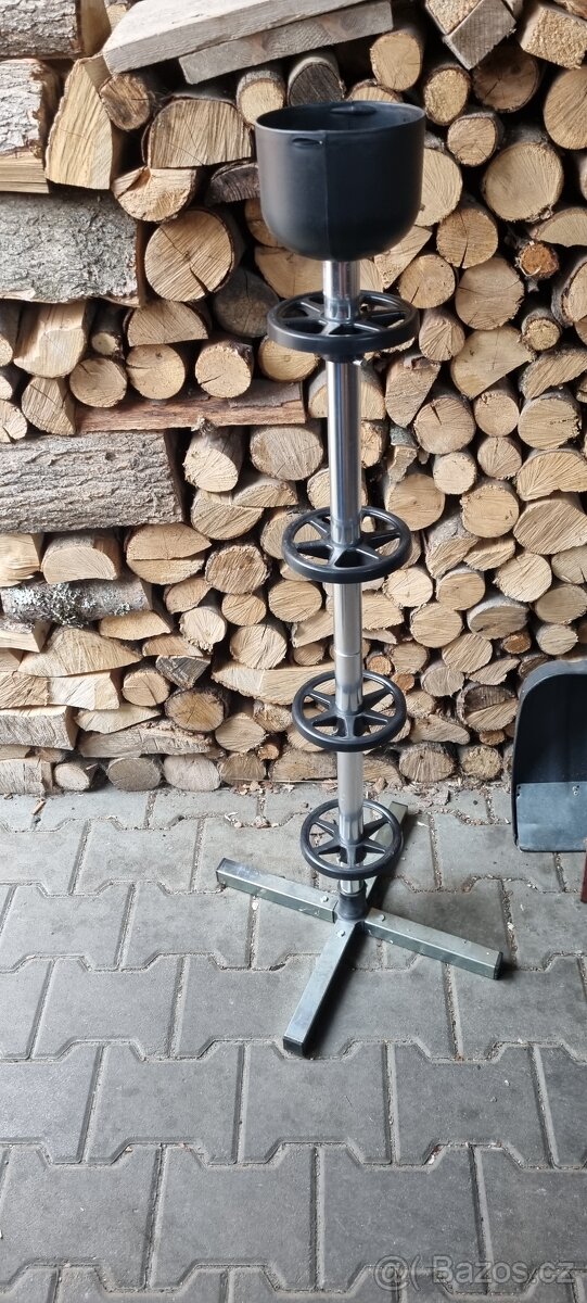 Držák na pneu