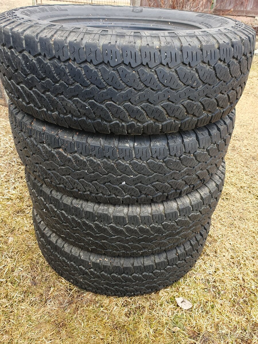 Pneu 215/75R15