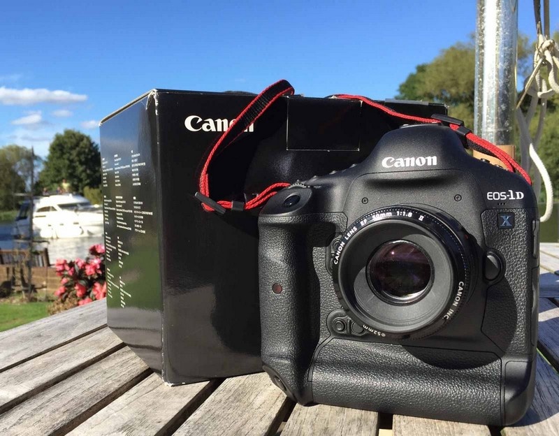 Canon EOS-1DX + 50mm 1.8 II MINT, 15 tisíc spuštění závěrky.