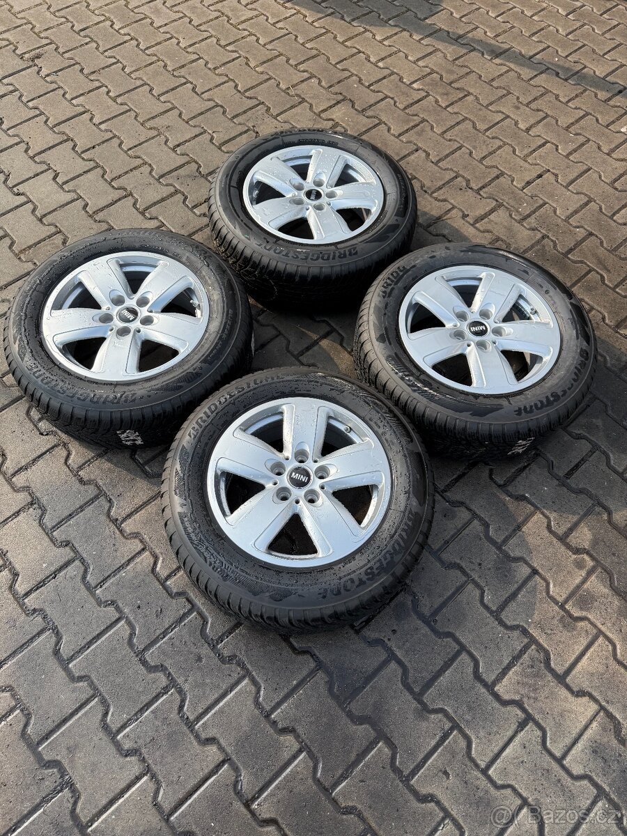 Kompletní alu kola Mini 5x112r17 + 205/65r16 zimní