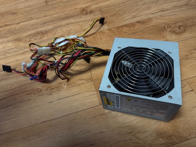 Značkový zdroj Fortron ATX-300PNR 300W