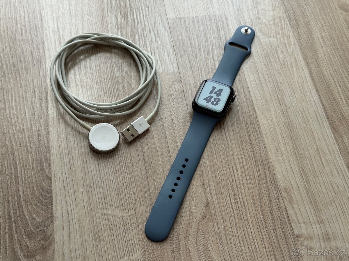 Apple Watch Series 4 40mm Space Gray / Vesmírně Šedé - TOP