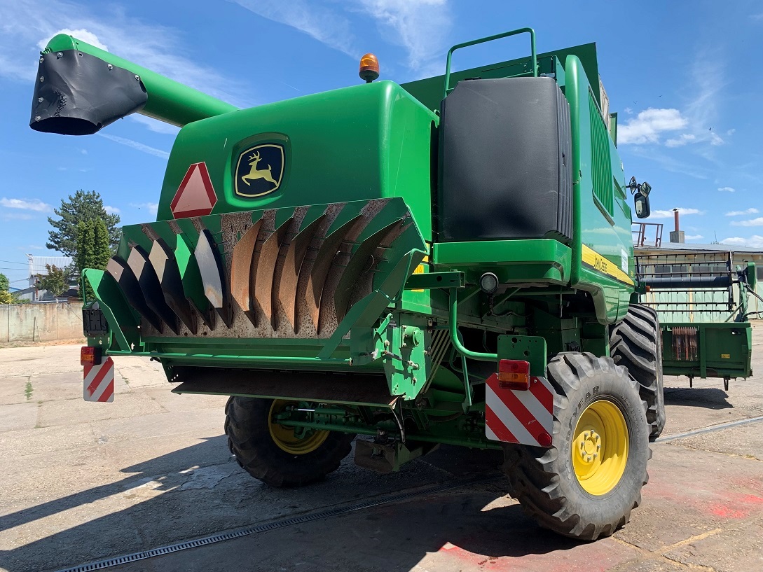 John Deere T660