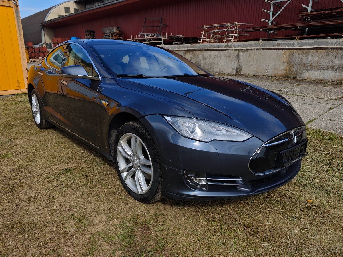 Tesla Model S 85d free charging panorama DPH