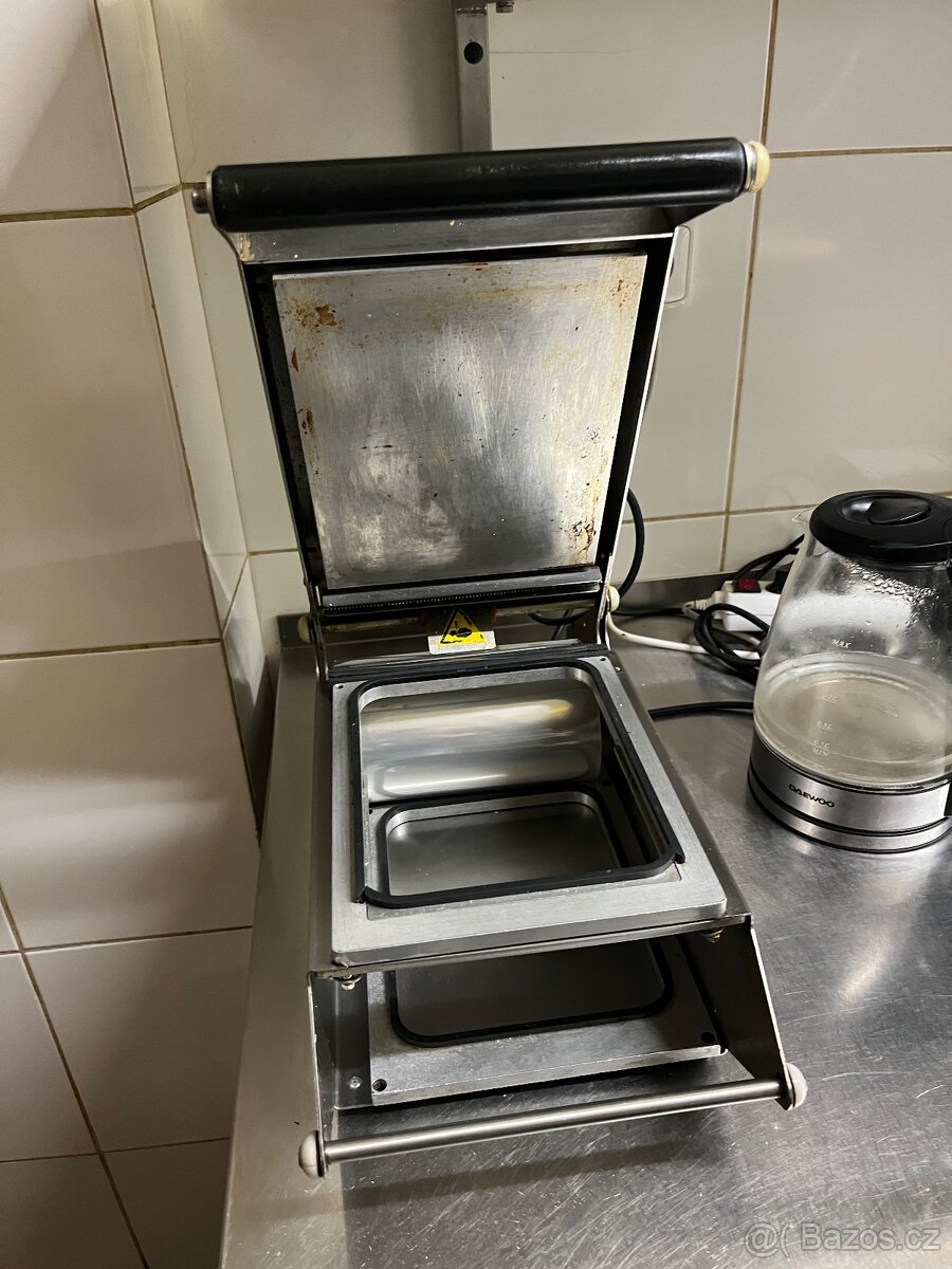 Kompletní vybavení kuchyně +restaurace