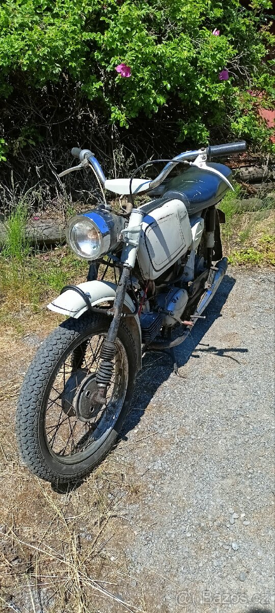 Jawa 23A mustang