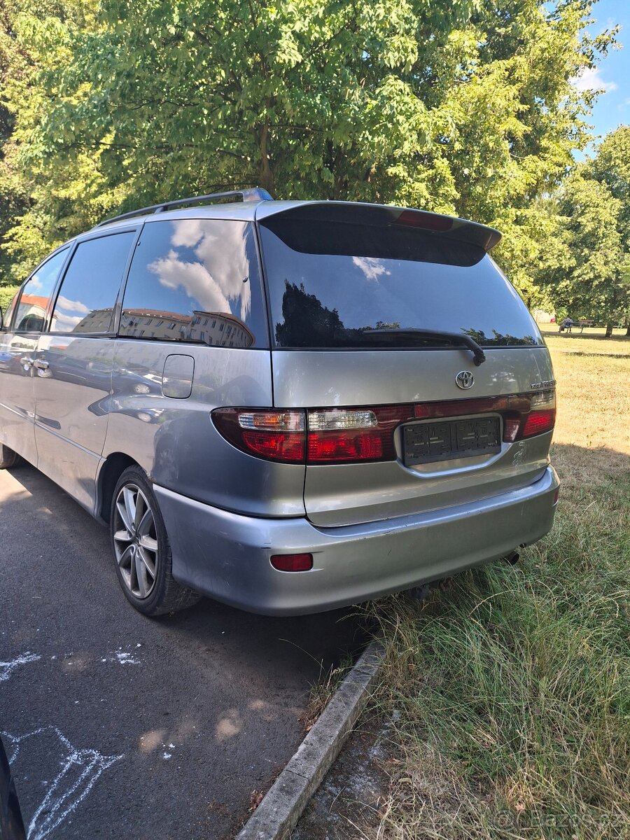 7 místní Toyota Previa 2.0 4D4
