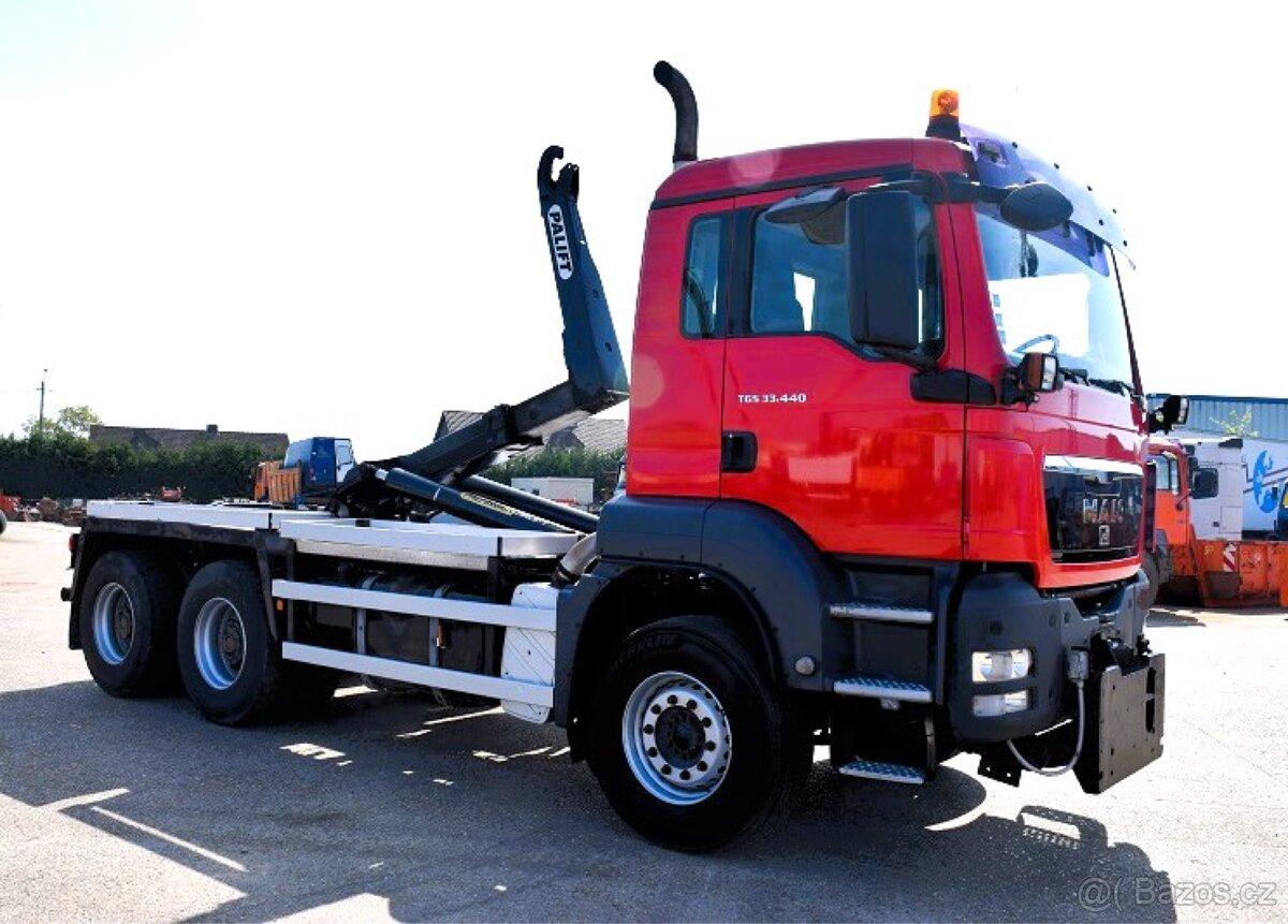 33t kontejner MAN 6x4 krátký rozvor