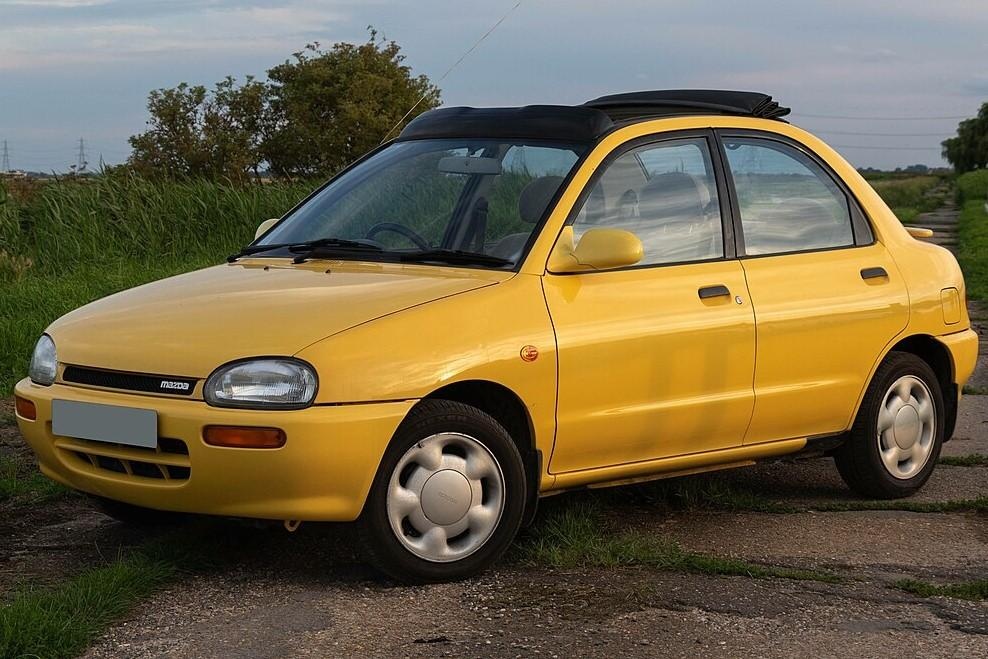 KOUPÍM Mazda 121