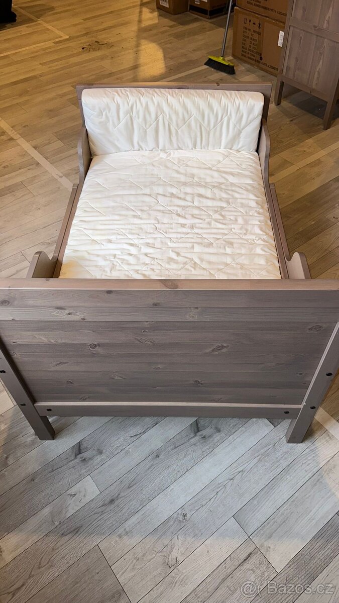 Rostoucí postel IKEA Sundvik