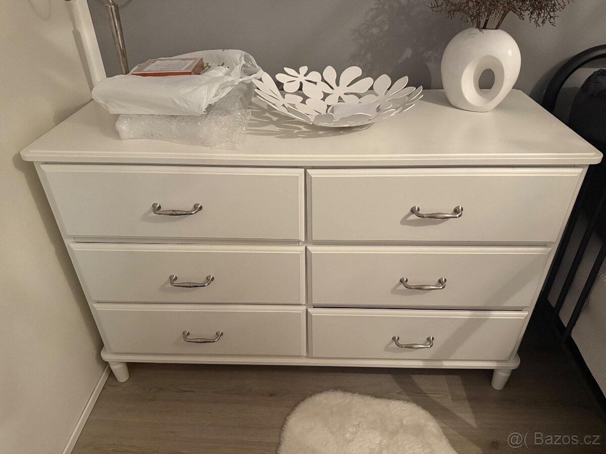 Bílá Komoda-styl ikea