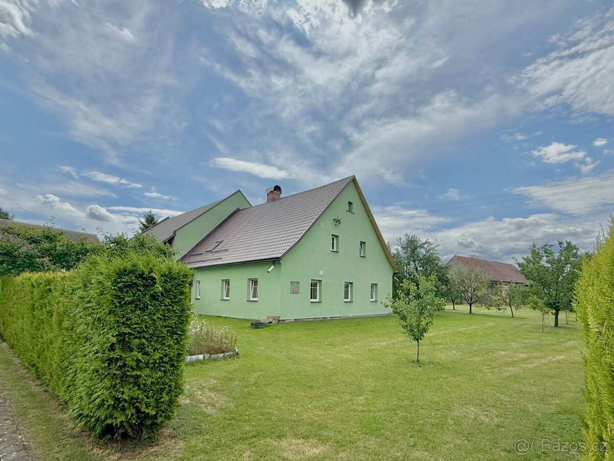 Prodej rodinného domu 170 m², pozemek 3 824 m², Bernartice.