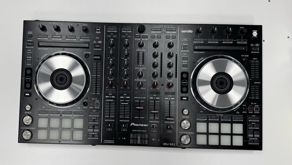 Pioneer DDJ-SX2 DJ controller v top stavu