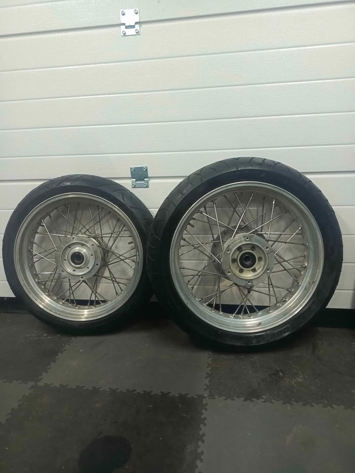 Drátěná kola na motorku