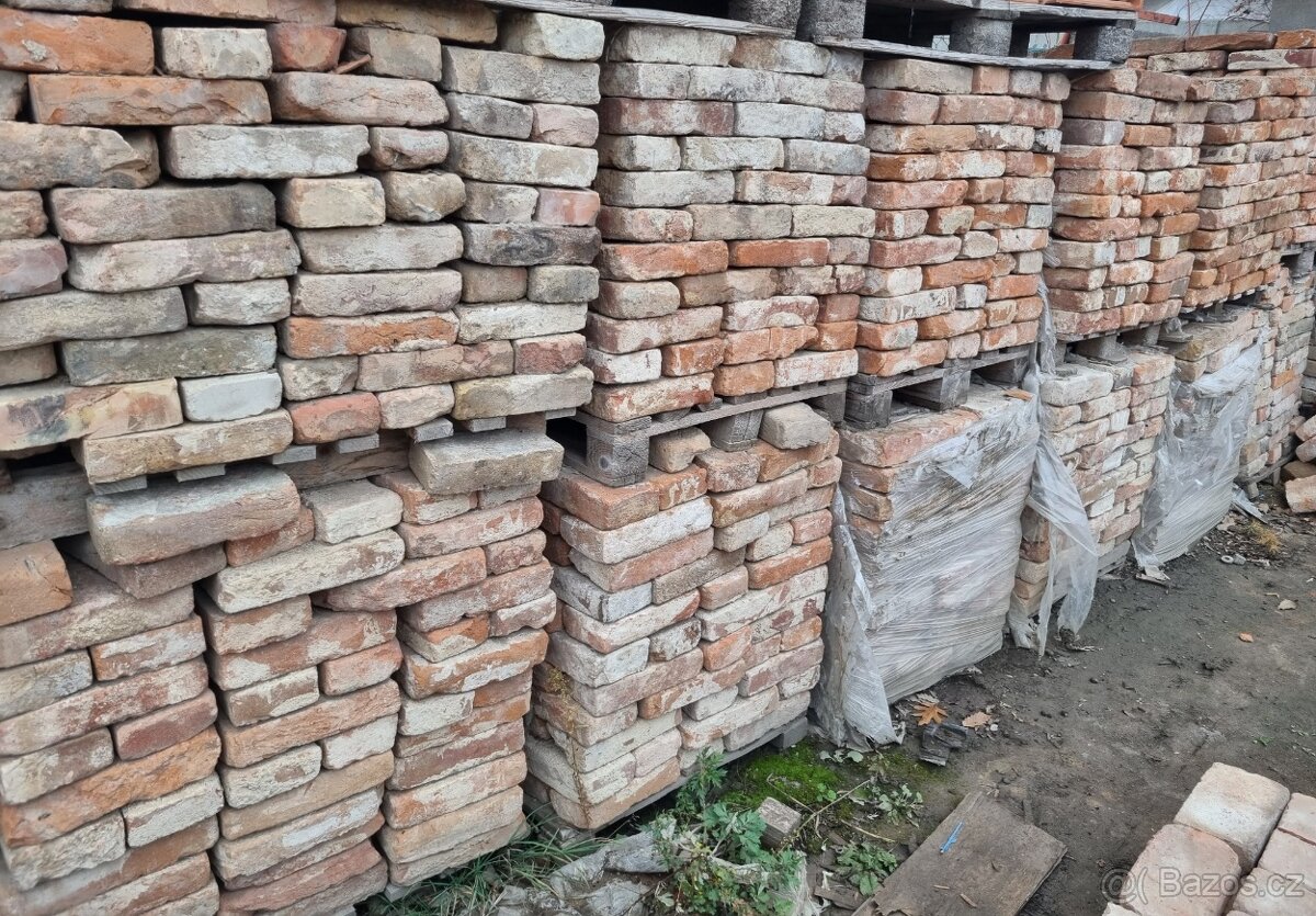 Pálené cihle, normální i znakové Pálené cihle