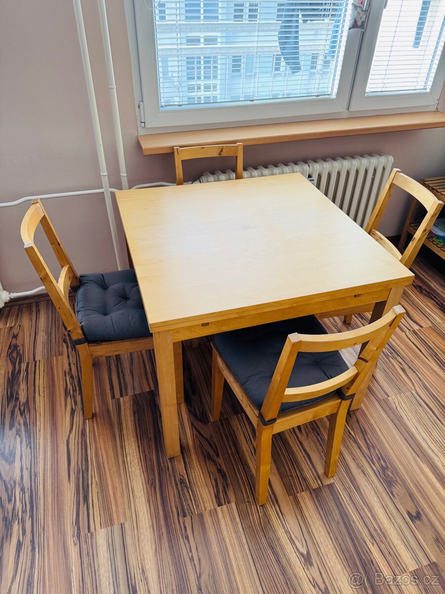 Jídelní stůl a židle