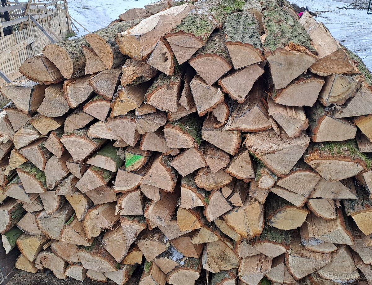 Palivové dřevo tvrdé štípané