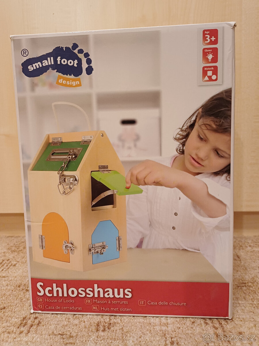 Montessori dřevěný domeček se zámky (small foot)