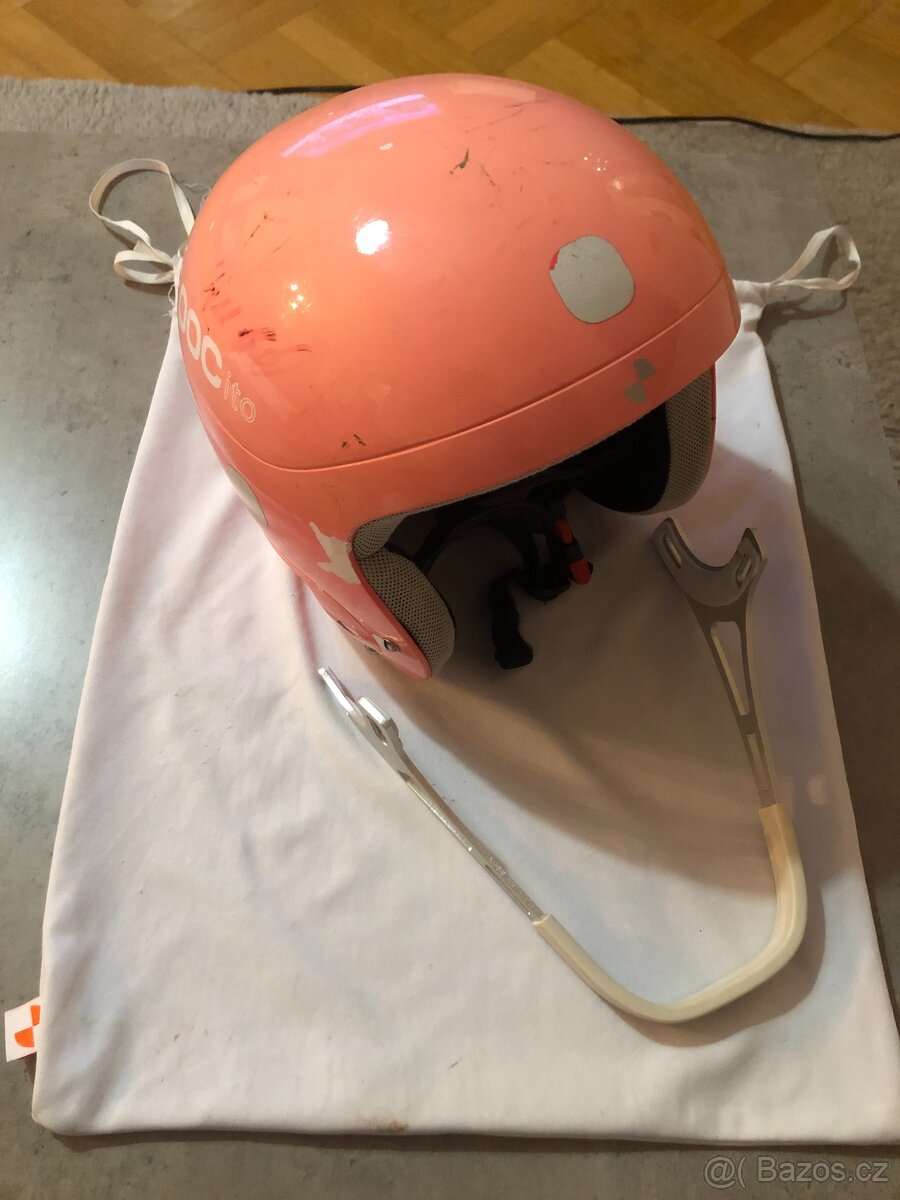 Lyžařská helma POCito včetně chrániče brady