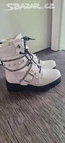 Dámské dívčí boty kotníkové kozačky ve.38 bílé