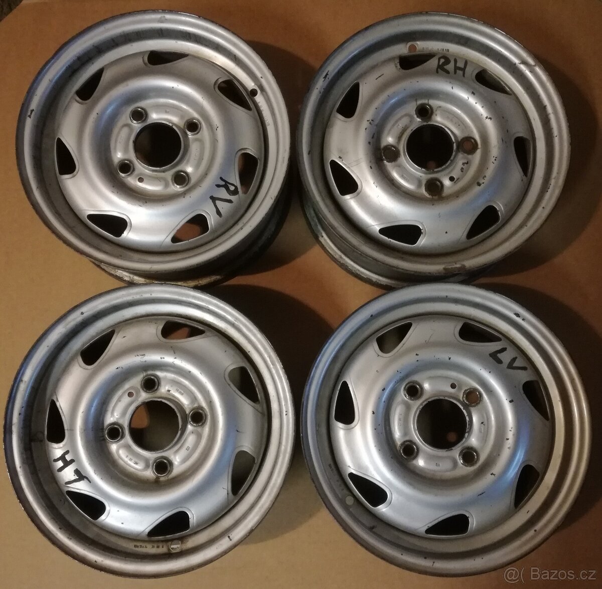 Sada plechových disků Ford