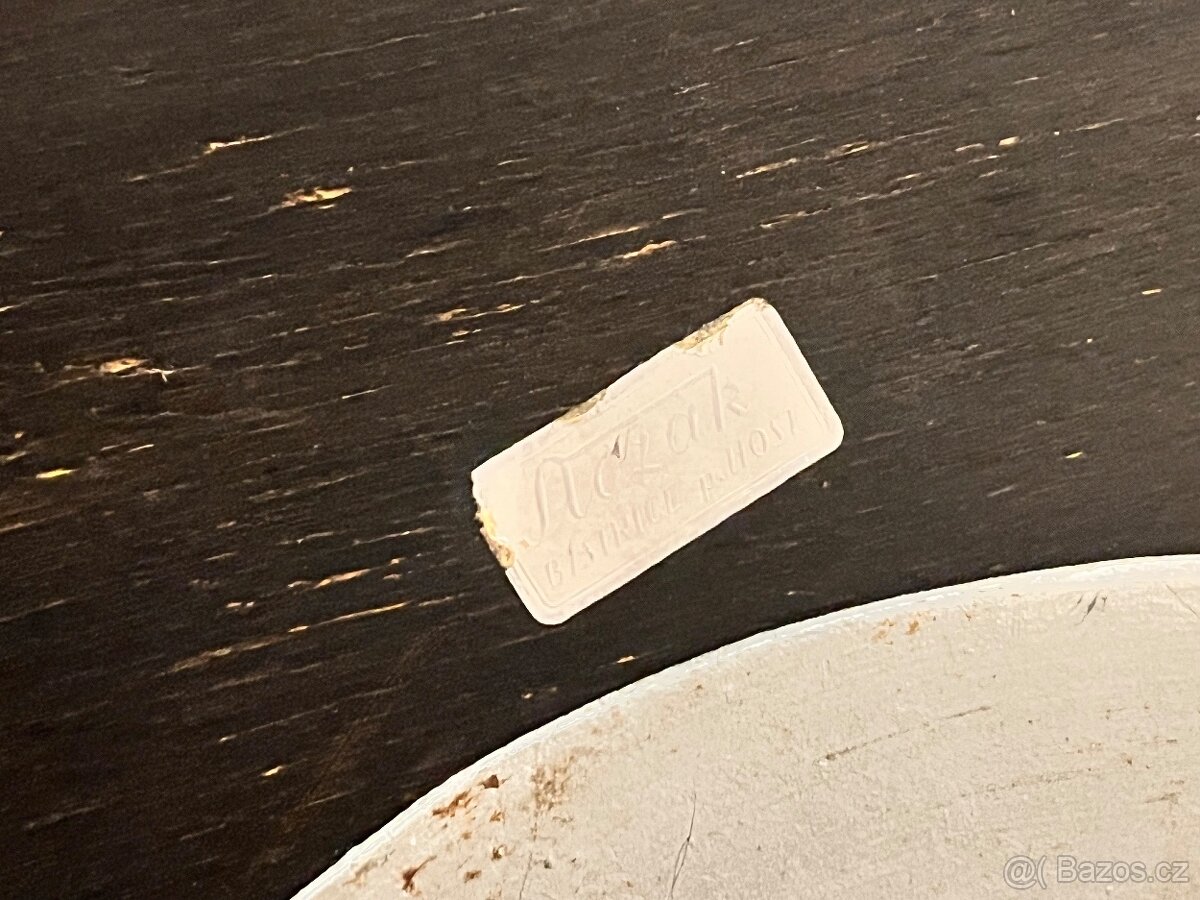 Chromovy funkcionalisticky stul Slezak