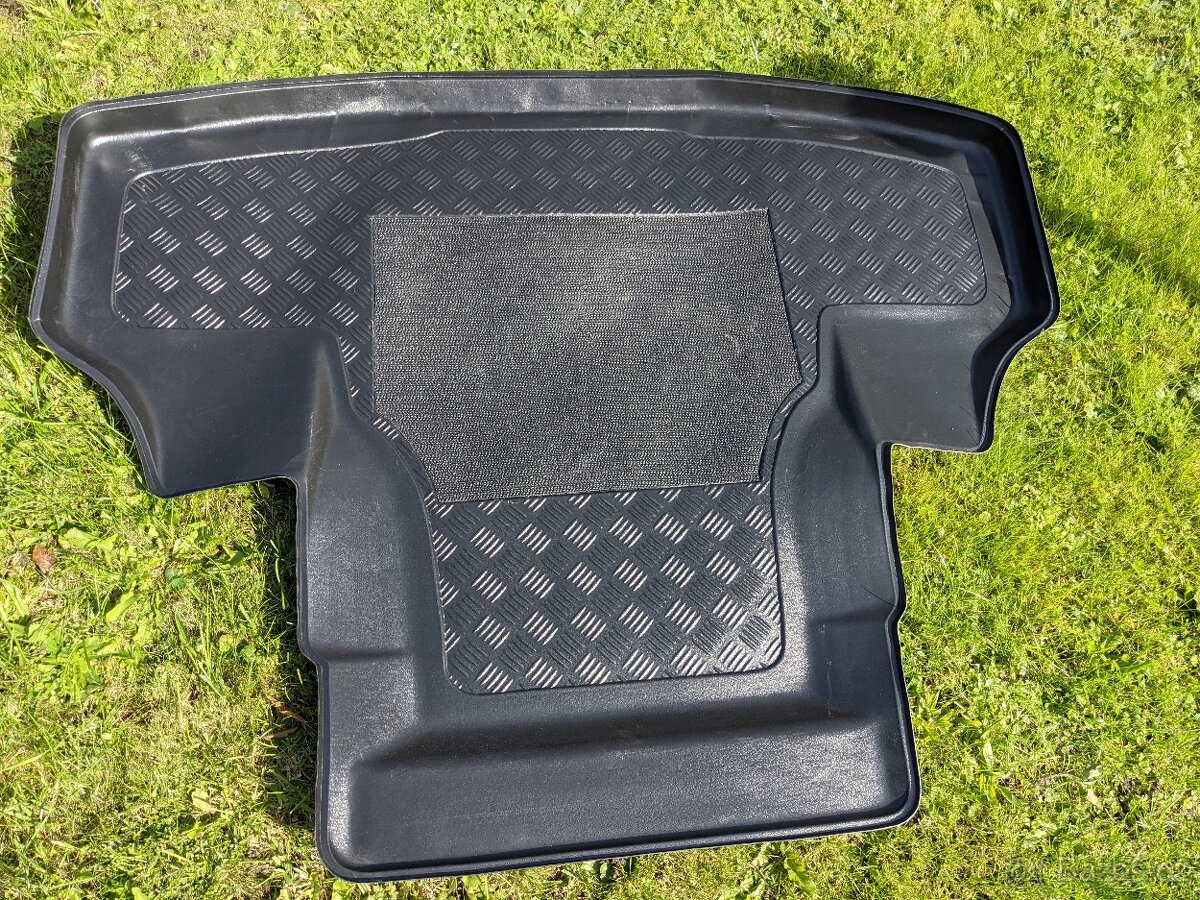 Gumová vana do kufru