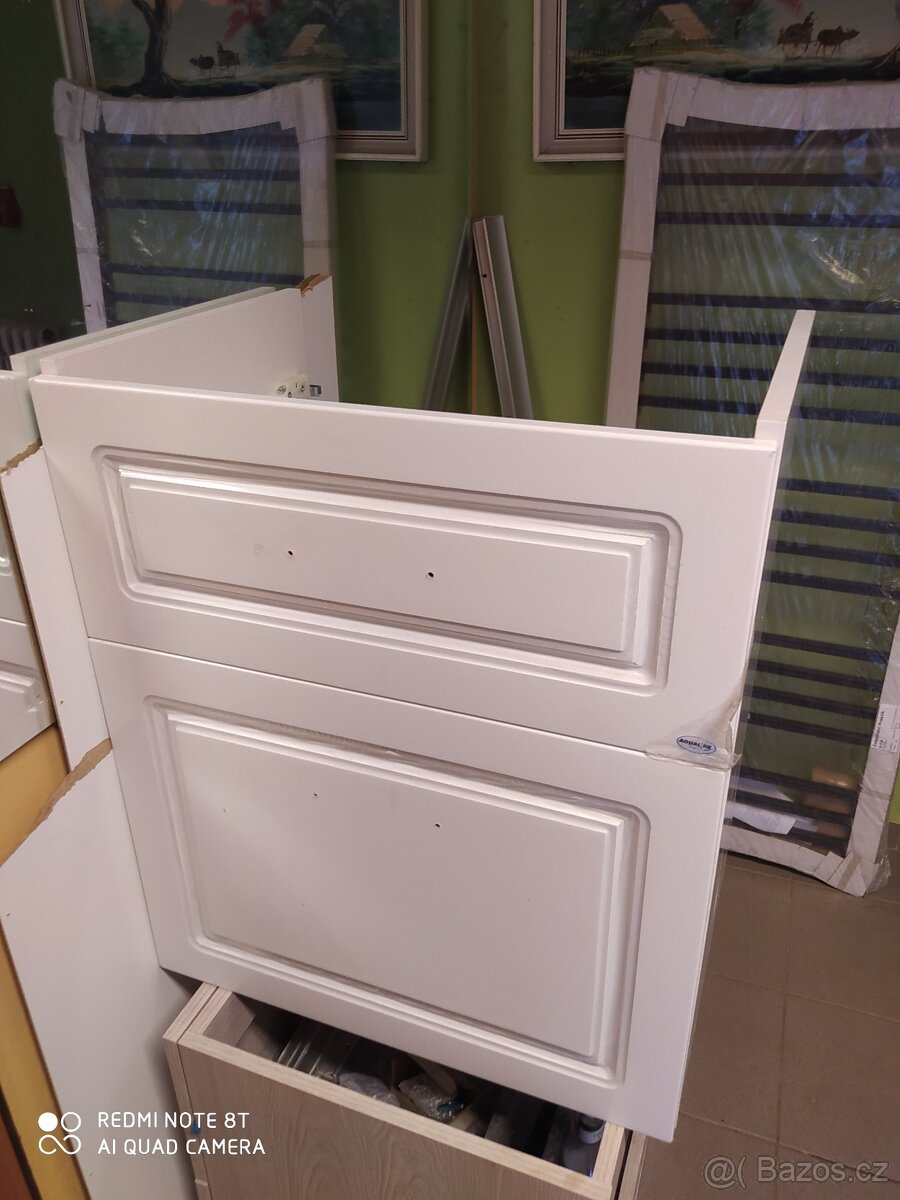 Skříňka pod umyvadlo