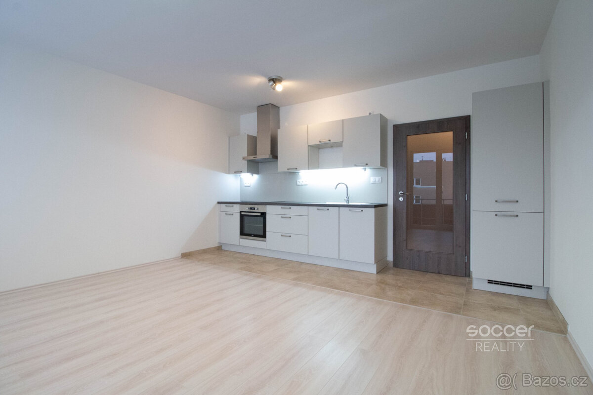 Pronájem bytu 1+kk 30 m2 + balkon 4 m2, ulice Sicherova, Pra