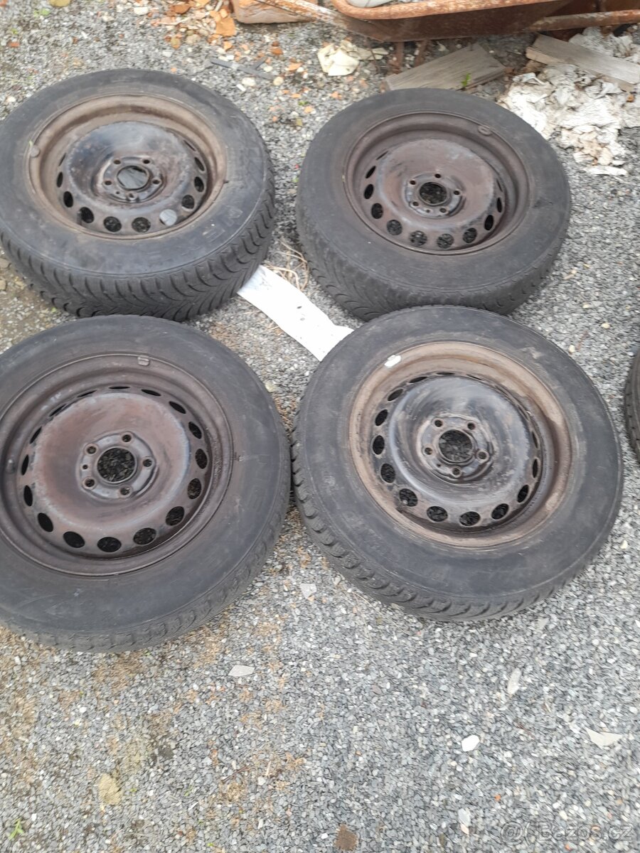 4x 15" plechové disky na Volvo.