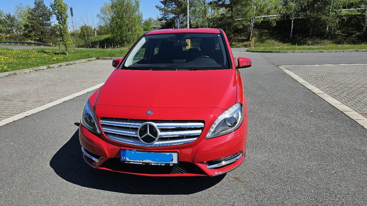 Mercedes-Benz B 180