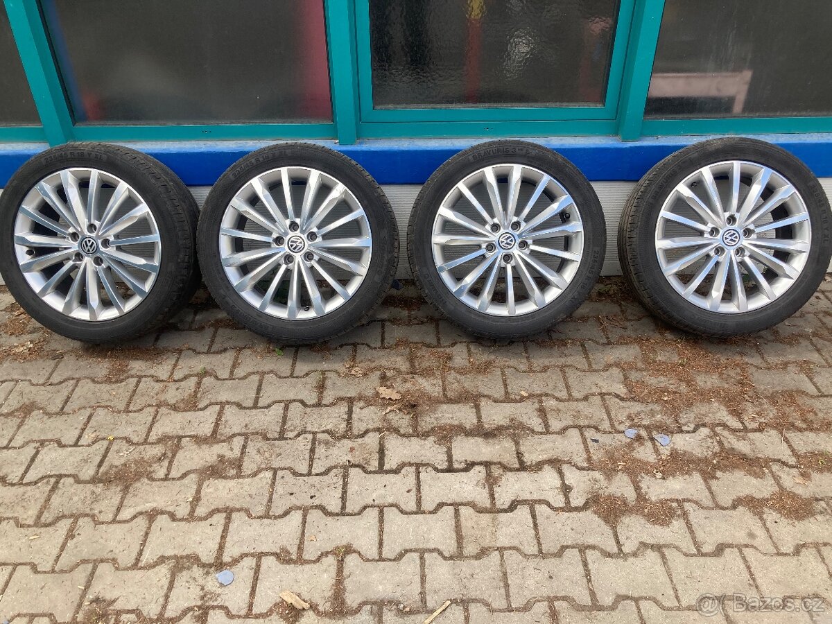 Prodám original kola R18 ,rozteč šroubů 5x112 Letni pneu .