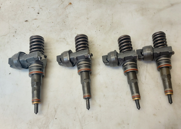 Vstřikovače 038130073AQ 1.9Tdi Bosch plně funkční