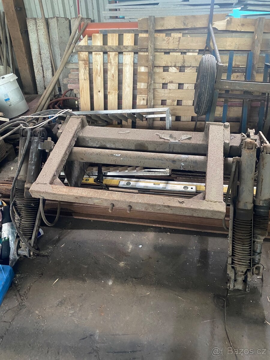 Hydraulické čelo , zvedací plošina