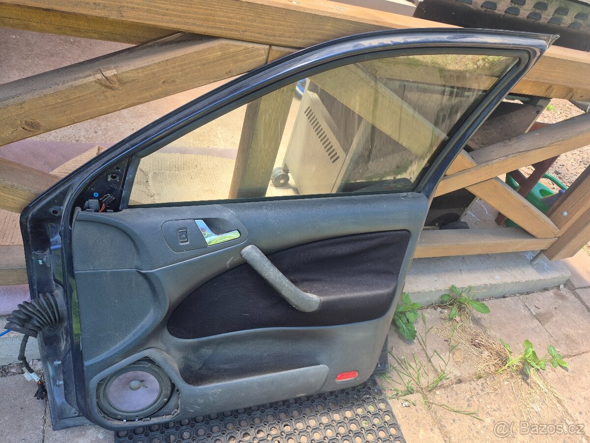 DVEŘE pravé přední OCTAVIA 1