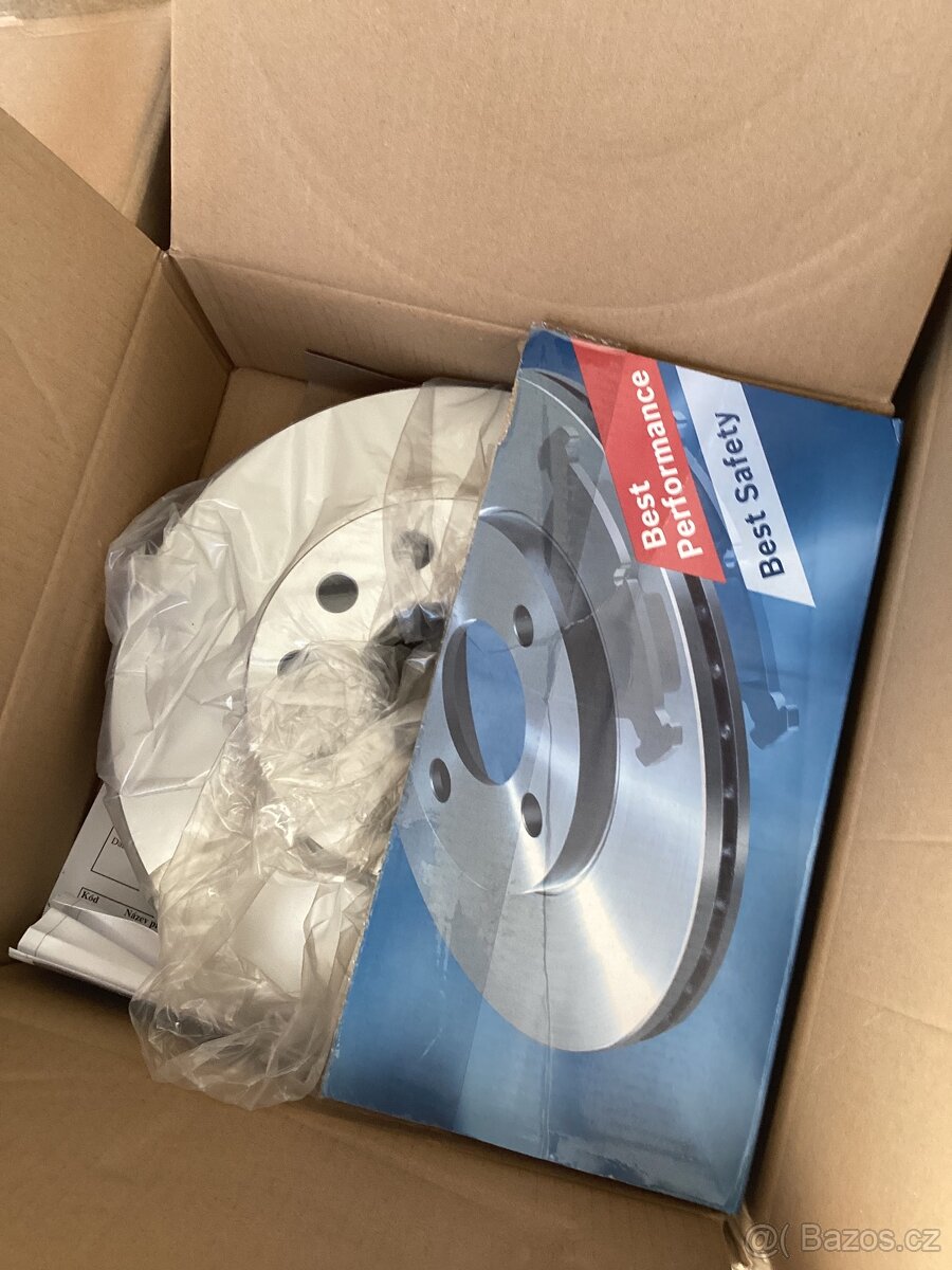 Přední brzdové kotouče a destičky Bosch na Škoda Octavia 3