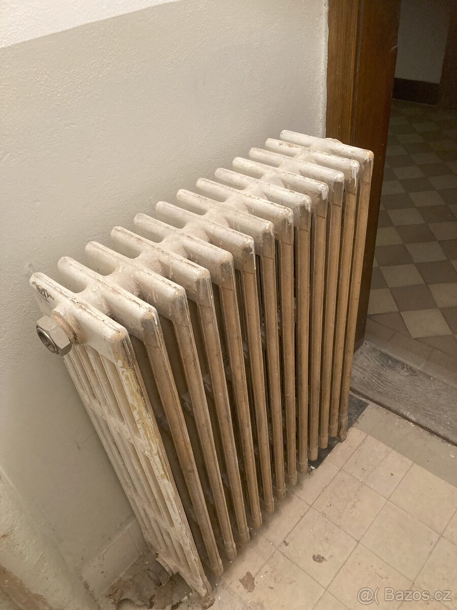 Prodám tento historický radiátor