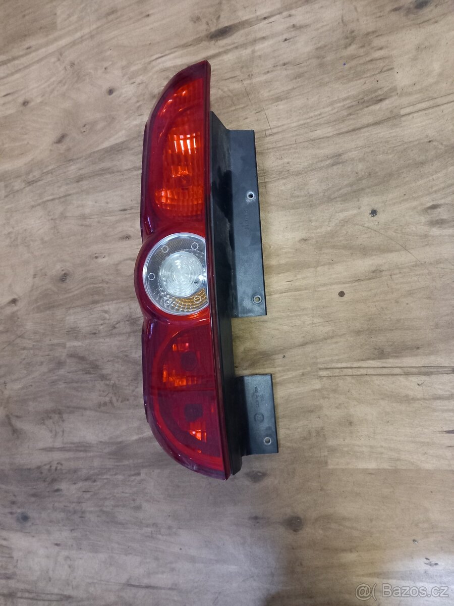 Fiat Doblo zadni leva lampa 800kc