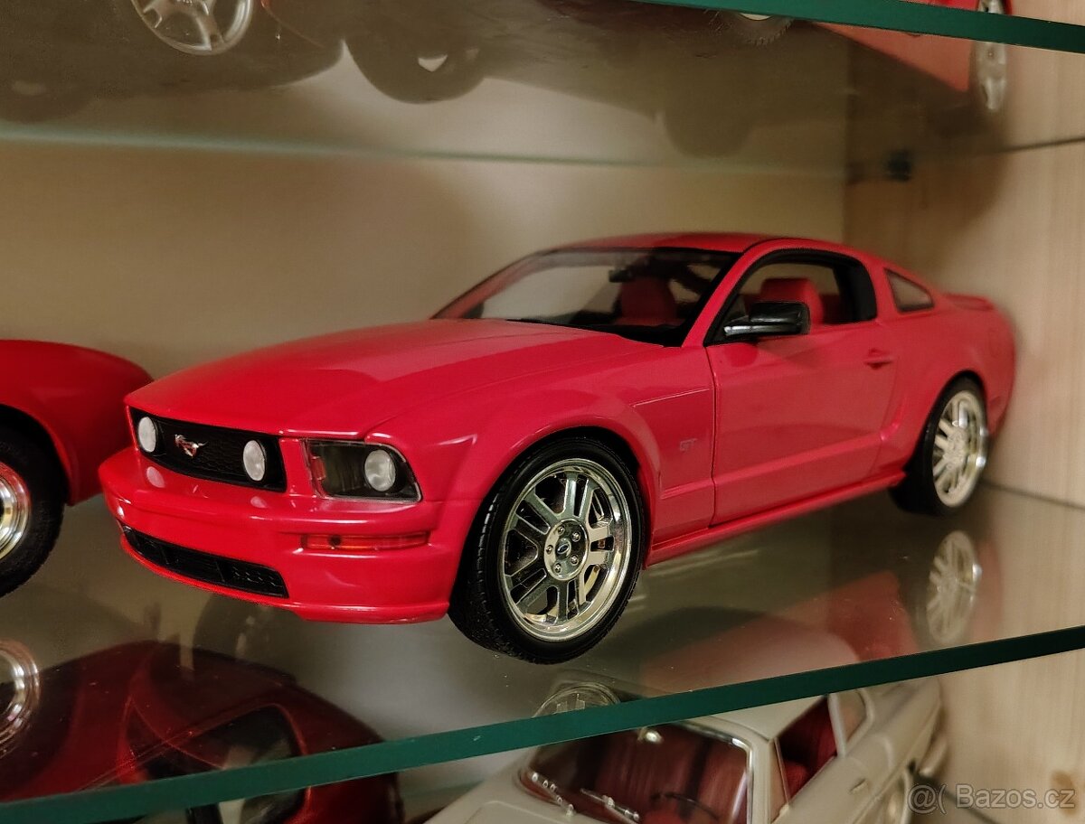 Ford Mustang 1:18 Hotwheels
