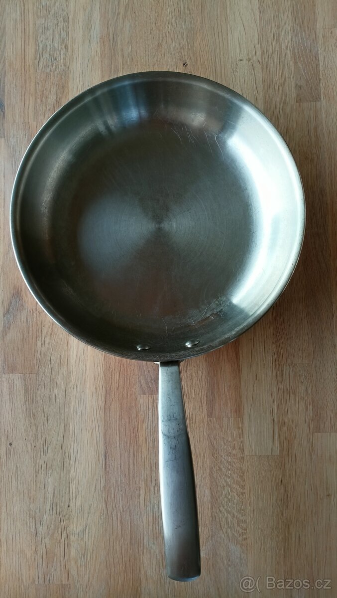 Pánev, nerezavějící ocel