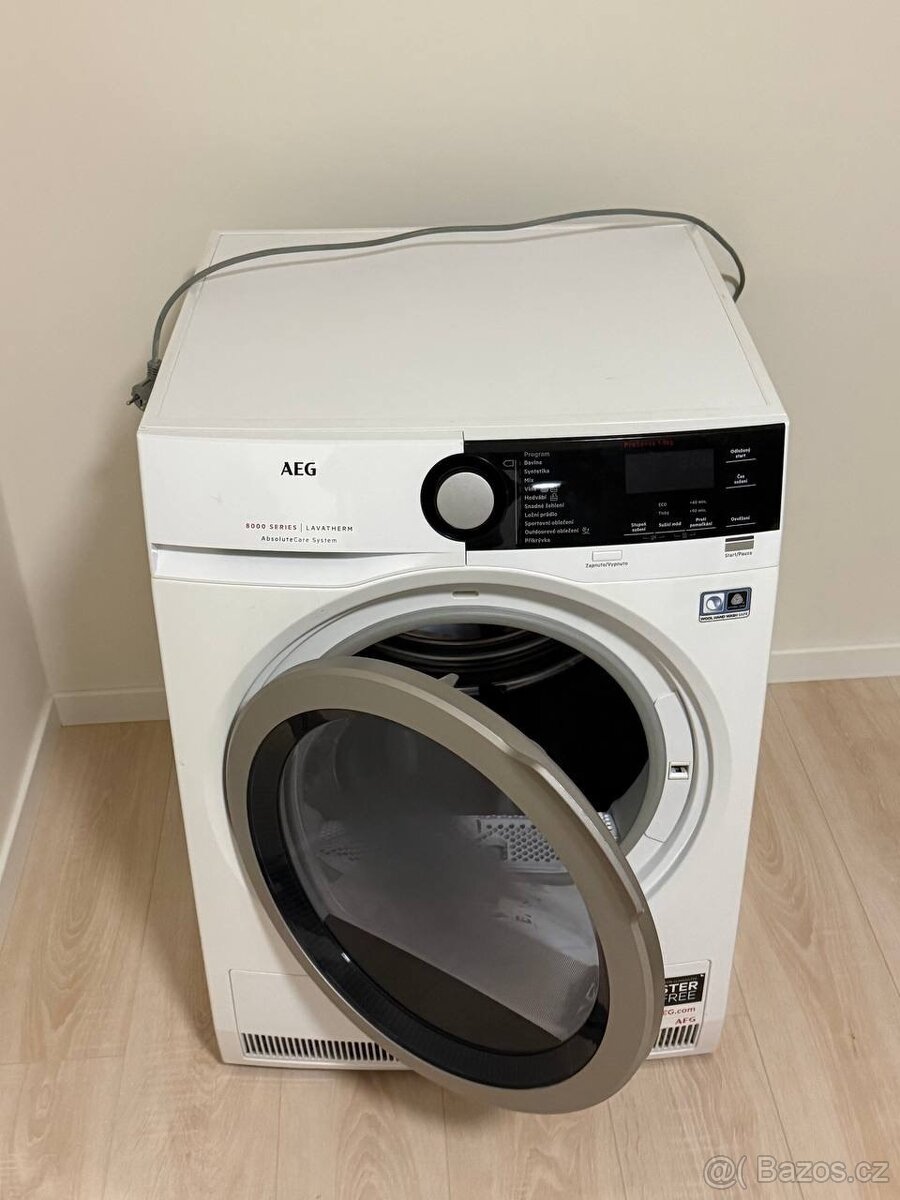 Sušička AEG T8DBE48SC