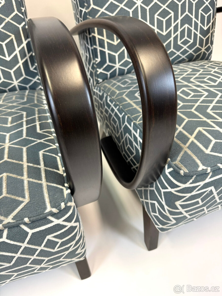 2x Oblíbená křesla Halabala po kompletní renovaci