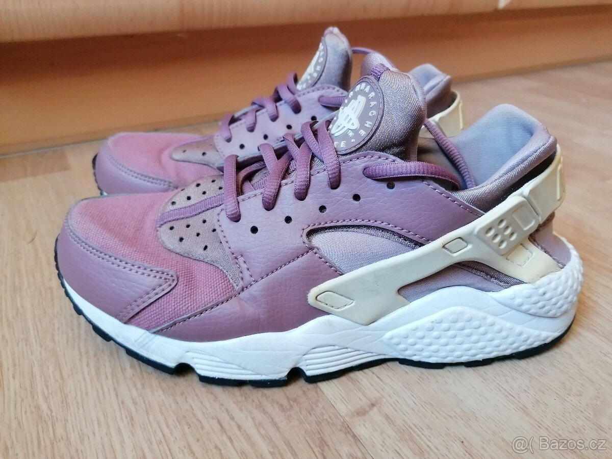 Botasky NIKE AIR Huarache v. 39